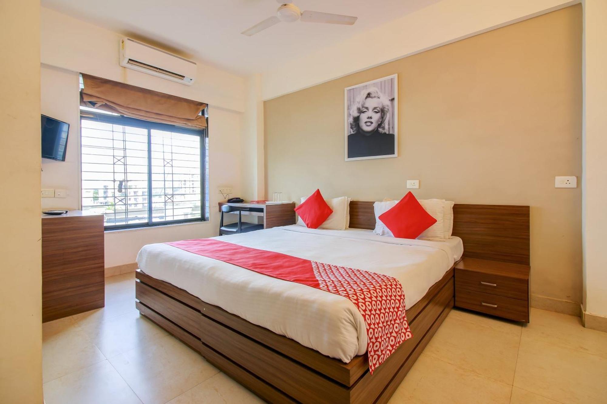 Collection O 81194 Hotel Panchratna Panvel Exterior foto